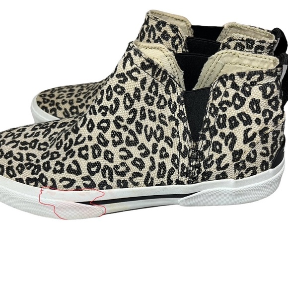 Sperry Cheetah Print Boat Shoe, 6.5M, slight imperfection on left shoe. - Picture 8 of 8